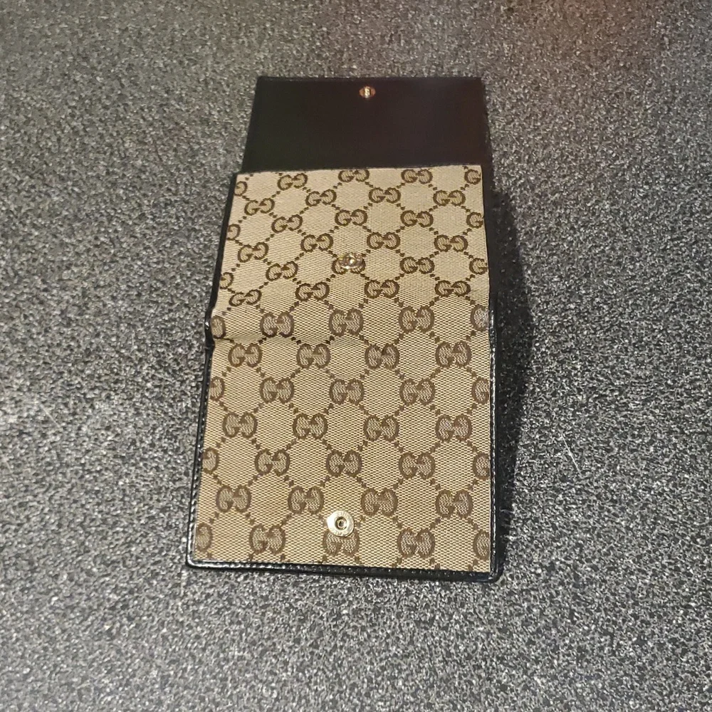 Gucci wallet monogram
